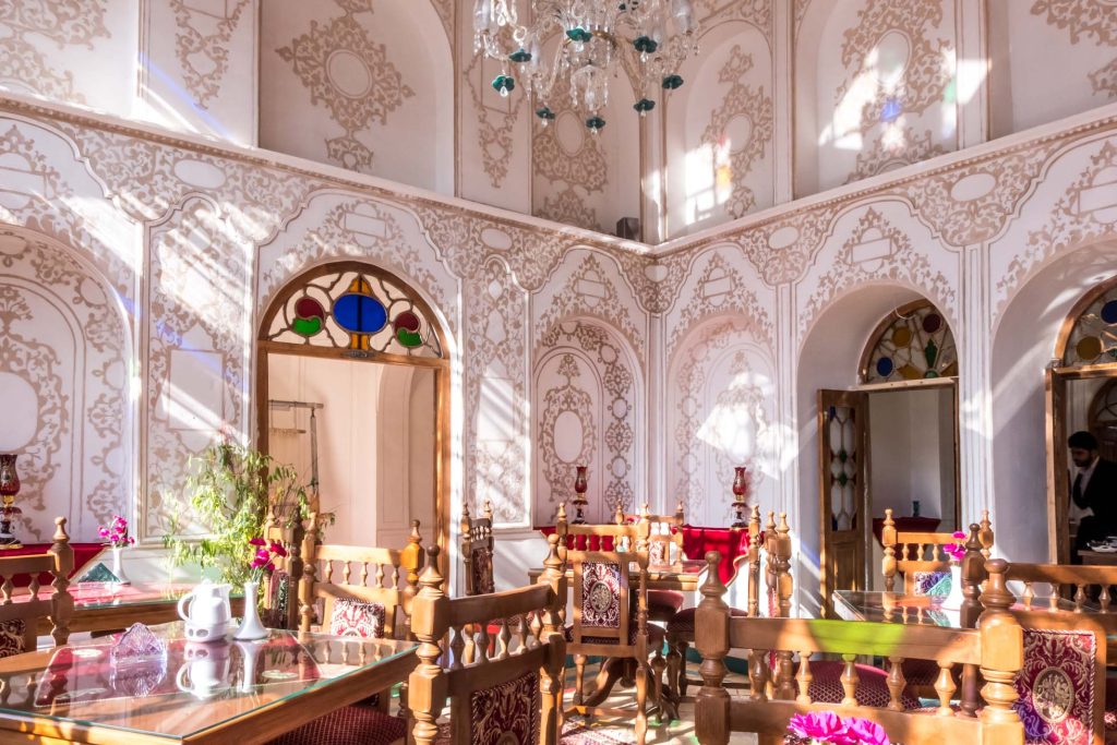 iran traditional hotels - Ghasr Monshi Hotel